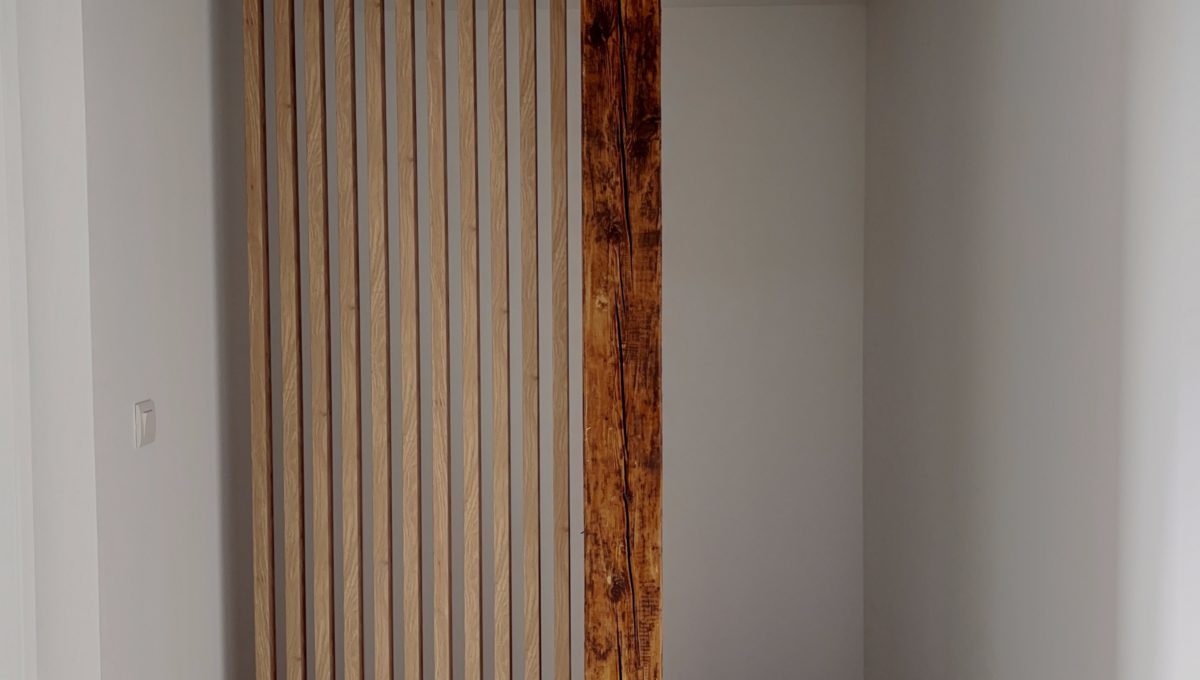 D8D58215-00E9-8F33-467F-39A0C0349F3C