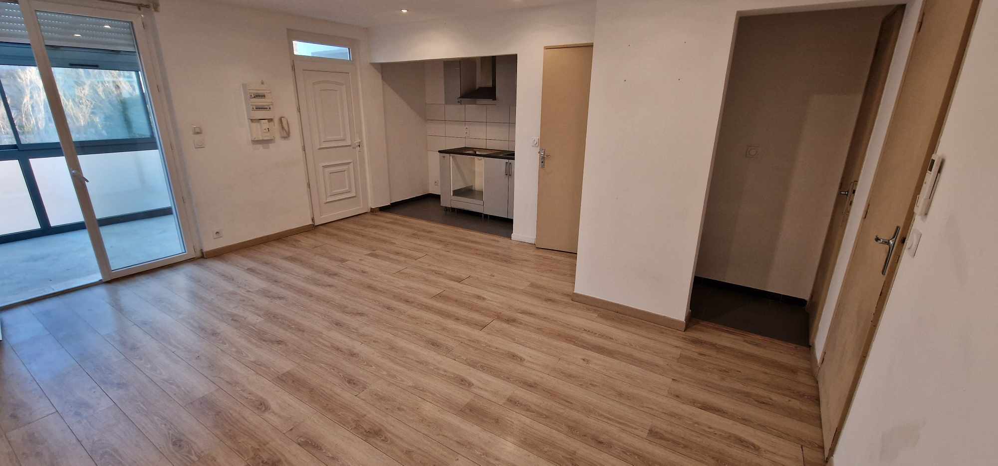 Marignane dans un petit ensemble appartement de type 2 de 39.40 + une véranda de 7.91 m2 et une place de parking
